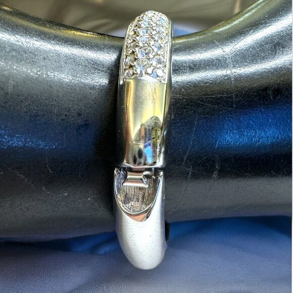 Swarovski Swan Signed Bracelet Earrings Bracelet Brooch Jewelry Set, Pave Stones - Picture 14 of 16